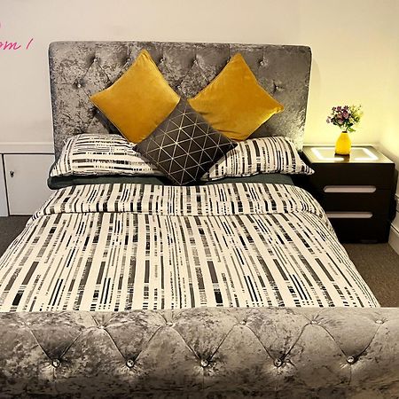 2 Bedrooms Entire Apartment Self Check In Kelty Exteriör bild